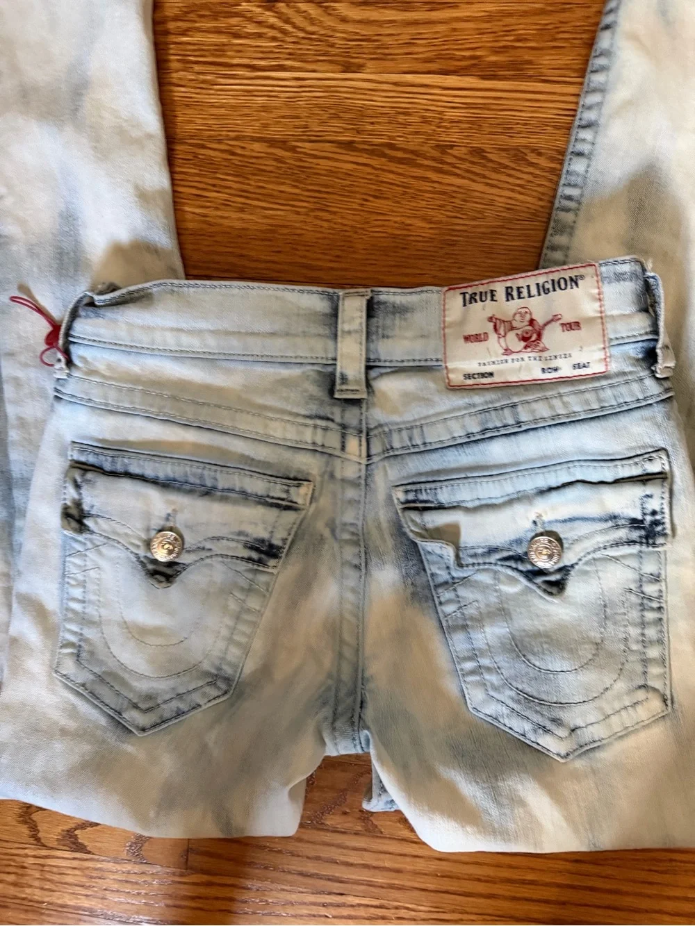 True Religion Light Wash Skinny Jeans with Signature Back Pockets - Picture 2 of 5